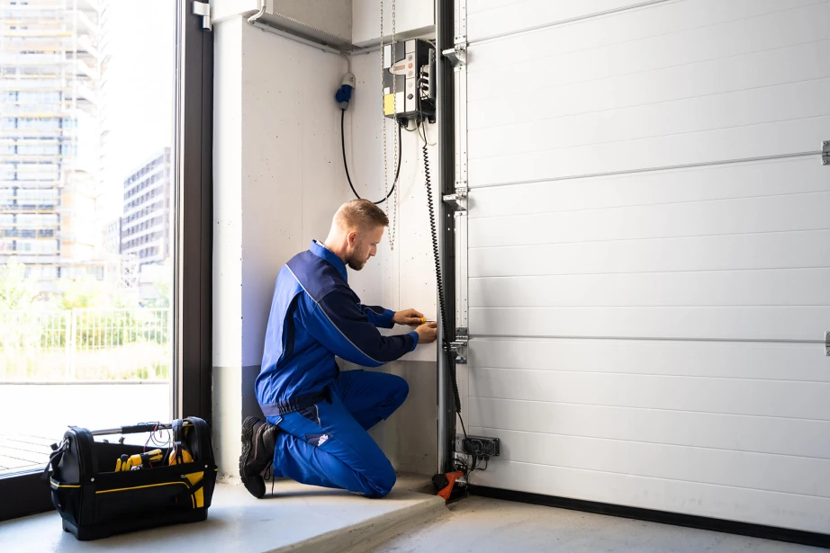 Atelier De La Fermeture Fenetre Bois Alu Pvc Champagne Sur Oise Depannage Pour Les Portes De Garage